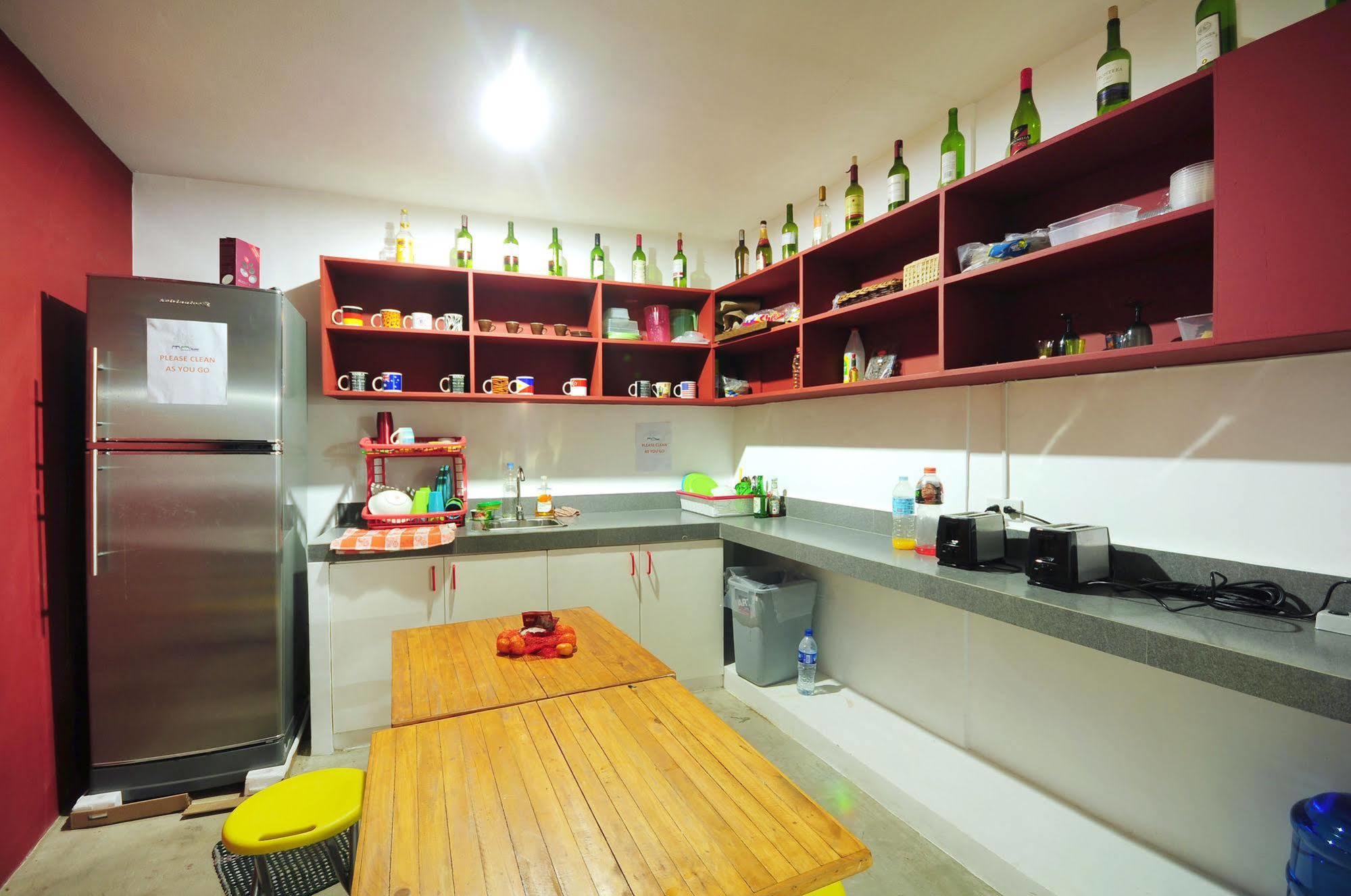 Mnl Boutique Hostel Makati City Extérieur photo