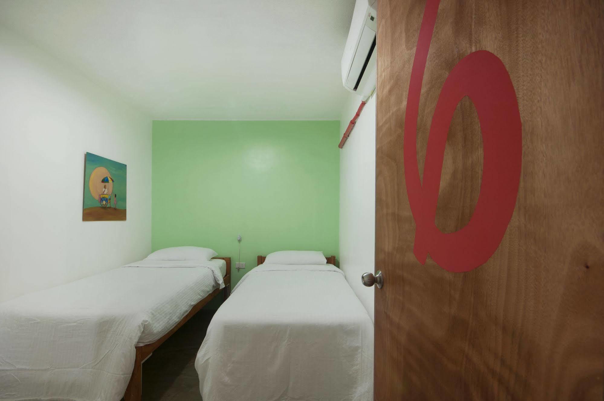 Mnl Boutique Hostel Makati City Extérieur photo