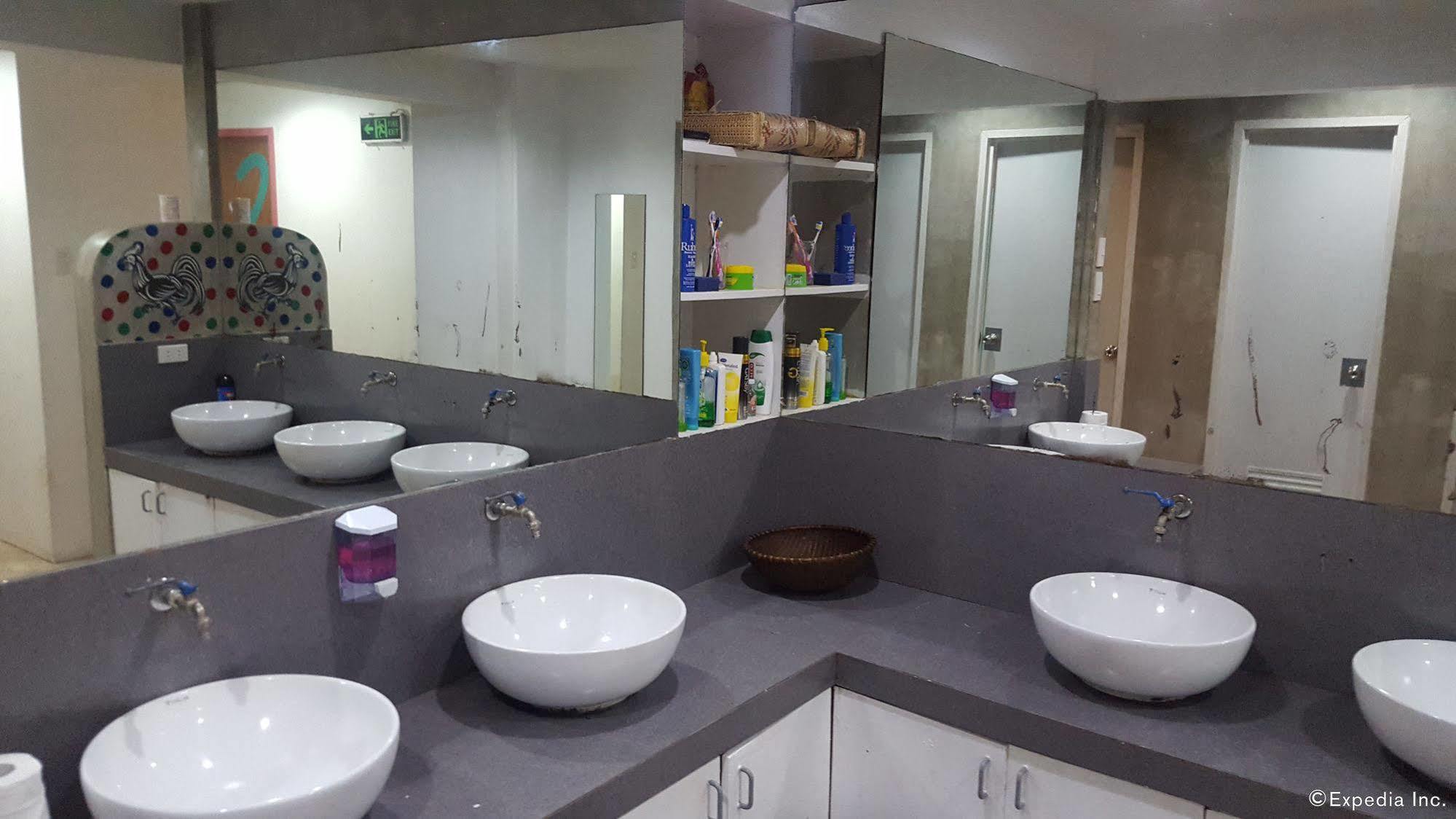 Mnl Boutique Hostel Makati City Extérieur photo